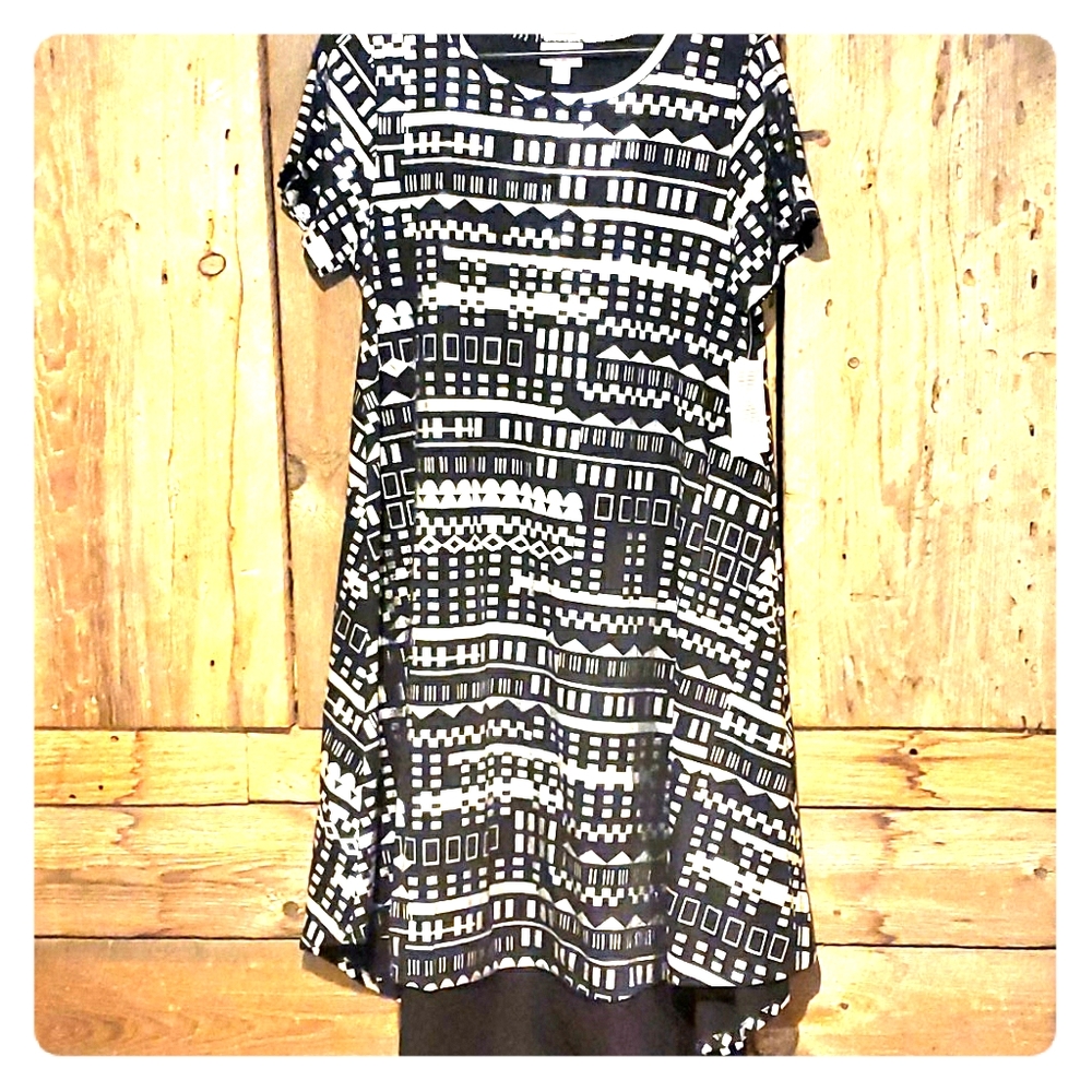 NWT Elegant collection Lularoe Carly